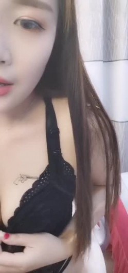 颜值很高的新人妹子露脸情趣内衣高跟诱惑，大跳脱衣艳舞，深喉假阳具激情抽插骚逼，肛门拉珠刺激，愿做你的小母狗 截图2