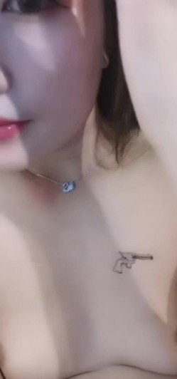 颜值很高的新人妹子露脸情趣内衣高跟诱惑，大跳脱衣艳舞，深喉假阳具激情抽插骚逼，肛门拉珠刺激，愿做你的小母狗 截图15