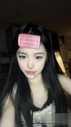 浙江理工大学叛逆美女【蔡静怡】主人网调视频曝光 叛逆黑丝学生妹 粗大假屌深插多汁骚穴 截图6