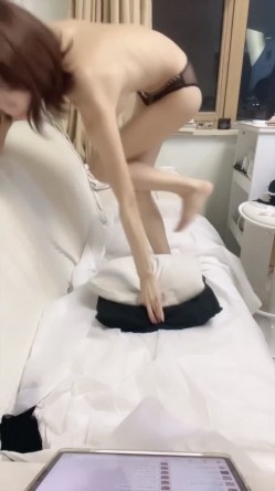 【彩色的小熊宝宝】骨感美女 人瘦奶大 大鸡吧插穴 蝴蝶逼有些发黑 截图9