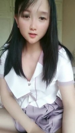 高颜值长相清纯妹子【怡洋小师妹】撩起裙子跳蛋塞逼，拉扯震动呻吟娇喘 截图8