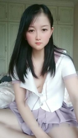 高颜值长相清纯妹子【怡洋小师妹】撩起裙子跳蛋塞逼，拉扯震动呻吟娇喘 截图14