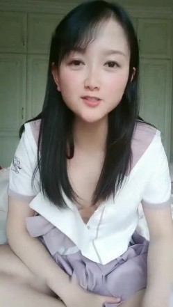 高颜值长相清纯妹子【怡洋小师妹】撩起裙子跳蛋塞逼，拉扯震动呻吟娇喘 截图15