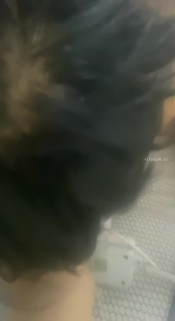 最新快手泄密！大奶精神小妹【就叫小艺】脸穴同框性爱XO掰穴自慰喷水 截图6