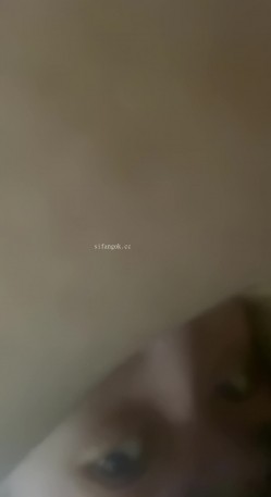 最新快手泄密！大奶精神小妹【就叫小艺】脸穴同框性爱XO掰穴自慰喷水 截图8