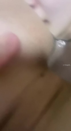 最新快手泄密！大奶精神小妹【就叫小艺】脸穴同框性爱XO掰穴自慰喷水 截图11