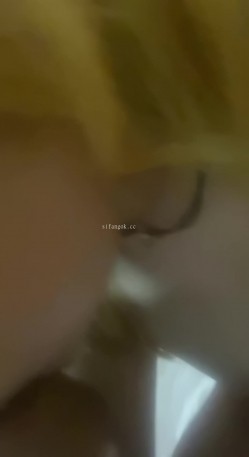 最新快手泄密！大奶精神小妹【就叫小艺】脸穴同框性爱XO掰穴自慰喷水 截图13
