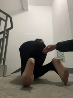 不靠颜值，靠骚吃饭，绝顶露脸骚母狗【LYJyao52】羞耻露出，各种性爱自拍 截图2