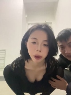 不靠颜值，靠骚吃饭，绝顶露脸骚母狗【LYJyao52】羞耻露出，各种性爱自拍 截图3