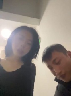 不靠颜值，靠骚吃饭，绝顶露脸骚母狗【LYJyao52】羞耻露出，各种性爱自拍 截图4