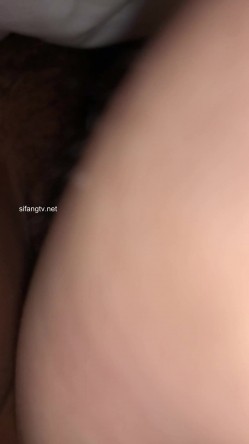 迷奸肉感小太妹黑色高跟+情趣丝袜+扩阴器各种姿势玩弄完整版 截图16
