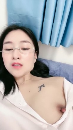 重磅御姐控的福音【穿过你的发丝】170大长腿东北美女，沐浴自慰骚气逼人，好浪啊！ 截图11