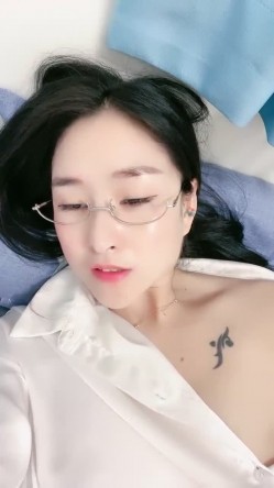 重磅御姐控的福音【穿过你的发丝】170大长腿东北美女，沐浴自慰骚气逼人，好浪啊！ 截图12