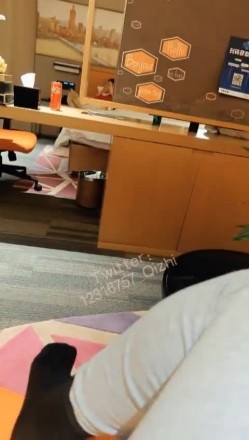 绿帽奴，换妻大神，【12316757_Qizhi】娇妻绝版福利 娇妻老公情人三人行其乐融融 截图5