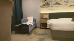 ️探花许墨连续约炮两个妹子扮演制服女秘书，第二个妹子像欠她钱似的没一点笑容 截图2