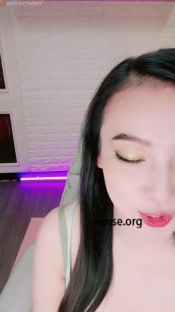 【你宝贝】巨乳白虎主播，妩媚风骚半遮面，自慰淫水喷满屏 截图2