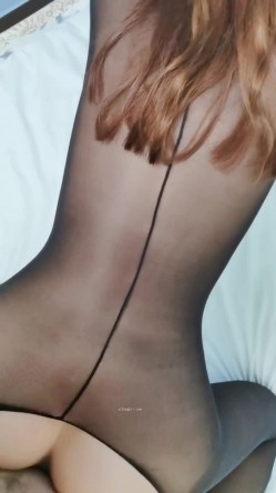 “啊~顶死了~插死我了”对话刺激，很能淫叫的极品人妻少妇【骚逼爱丽丝】性爱自拍，吞精无毛美臀无套各种输出白浆泛滥，撸管必备 截图2
