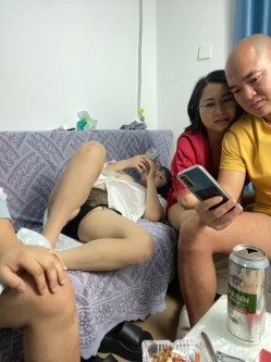 绿帽癖老公大聚会骚妇群P成熟饥渴骚妇成群结队开淫趴浴池KTV漏出口交随机配对 截图7