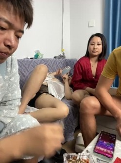 绿帽癖老公大聚会骚妇群P成熟饥渴骚妇成群结队开淫趴浴池KTV漏出口交随机配对 截图10