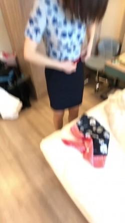 归来吧~清纯骨感小魔女【空姐】，如此有气质典雅的少妇 应该怎么干才舒服？ 截图1