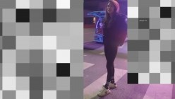 牛X大神假扮豪宅业主 搭讪小区售楼部的小姐姐女厕偷拍尿尿连续几次偷拍夜市摆摊老板娘 截图4