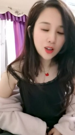 性感美腿丝袜 【小小的憨憨】甜美御姐罕见开秀~高潮液~黑牛震到狂喷~ ~ ~~ ~~！~-~看起来超敏感~呻吟声 截图9