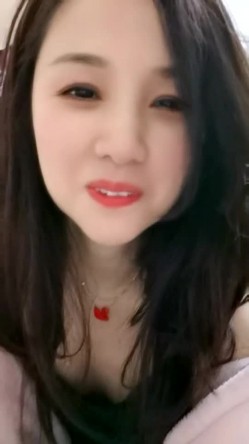 性感美腿丝袜 【小小的憨憨】甜美御姐罕见开秀~高潮液~黑牛震到狂喷~ ~ ~~ ~~！~-~看起来超敏感~呻吟声 截图10