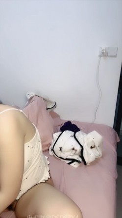 ️高颜口爆舌吻【05不吃香菜】黑丝白丝高跟无套后入 大肥臀雪白奶子甩的飞起 截图2
