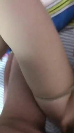 年轻小老师也有私人的一面，丝袜高跟鞋诱惑，‘痛，老公轻点，疼’，速度加快，老师娇喘骚死啦！ 截图14