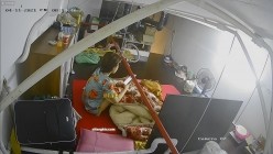 【极品稀缺 ️破解摄像头】极品服务员宿舍日常 ️小姐姐年轻美乳好坚挺 穿搭职业装制服很有气质 距离超近 高清1080P版 截图1