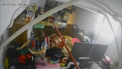 【极品稀缺 ️破解摄像头】极品服务员宿舍日常 ️小姐姐年轻美乳好坚挺 穿搭职业装制服很有气质 距离超近 高清1080P版 截图10