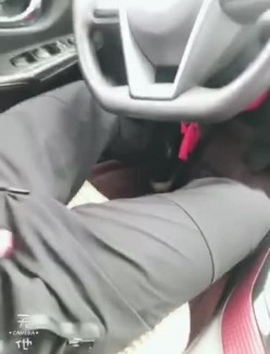 红极一时的清纯玉女【想想】粉红伊人户外和男友车震，滑滑的 想插进来吗，不想 万一有人呢，指尖撩拨舌头滑过，骚活儿一等6！ 截图1