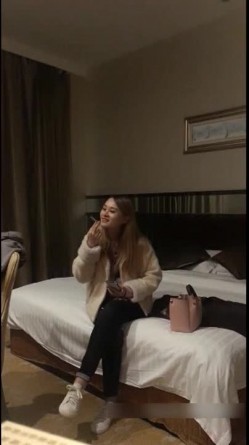 嫖妓达人做足疗时看见技师长得不错加点钱想干她,美女不答应最后给他打飞机,出来后又到酒店找个卖淫女狠狠干! 截图13