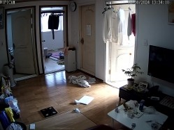 居家摄像头破解 真实记录在家里喜欢裸睡的美女白领 截图10
