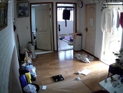 居家摄像头破解 真实记录在家里喜欢裸睡的美女白领 截图14