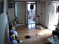 居家摄像头破解 真实记录在家里喜欢裸睡的美女白领 截图16