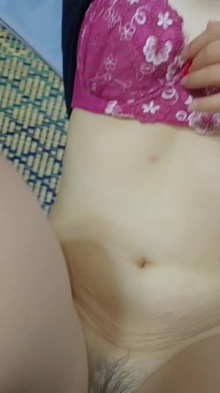 爆插撩了一个月的良家小少妇，小穴还挺紧，没被开发多少，翻云覆雨内射小骚逼！ 截图1