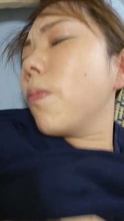 爆插撩了一个月的良家小少妇，小穴还挺紧，没被开发多少，翻云覆雨内射小骚逼！ 截图3
