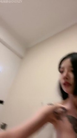 ️顶级校花女神【小蝴蝶会飞】女神妖娆~逆天大长腿~极品翘臀~道具狂插 截图1