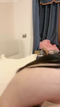️顶级校花女神【小蝴蝶会飞】女神妖娆~逆天大长腿~极品翘臀~道具狂插 截图11