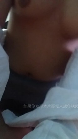 调教的母狗小骚逼，露脸吃鸡巴，链子绑手绑脚狠狠的操的她好爽 截图11