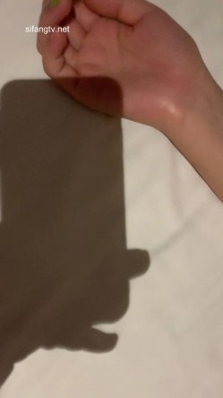 迷奸美容院实习小姐姐马甲线丝袜再换黑丝网袜,玩弄过瘾后扛着美腿各种姿势爆操 截图1