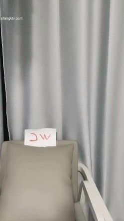 难得一见的广州学生妹子，才艺表演 会弹吉他清唱还很好听，如果她不暴漏出自己的下体 还是处女 截图2