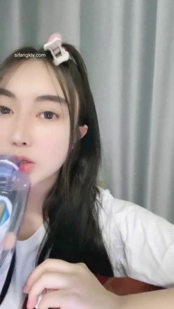 难得一见的广州学生妹子，才艺表演 会弹吉他清唱还很好听，如果她不暴漏出自己的下体 还是处女 截图10