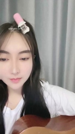 难得一见的广州学生妹子，才艺表演 会弹吉他清唱还很好听，如果她不暴漏出自己的下体 还是处女 截图13