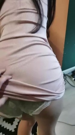大哥和三个美女打麻将输了就以身抵债 截图12