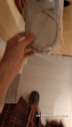 大二学妹露脸冰约炮陌生人，制服诱惑各种抽插爆草表情好骚呻吟可射 截图3