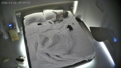 酒店偷拍反差婊眼镜妹子换上黑丝情趣睡衣配合男友69互舔口爆后入 截图16