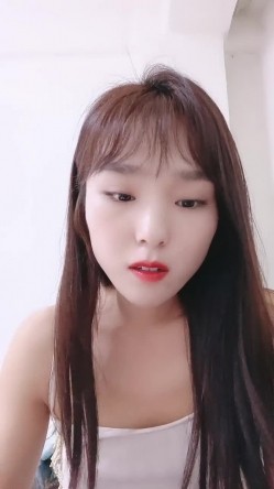 清纯系少妇欲望沦陷，展示好身材自慰骚穴沦陷在小哥的抽插快感中，口交大鸡巴69舔逼各种爆草，特写展示骚穴 截图2