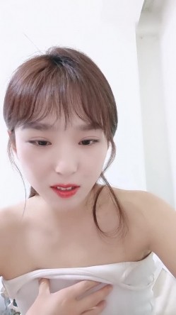清纯系少妇欲望沦陷，展示好身材自慰骚穴沦陷在小哥的抽插快感中，口交大鸡巴69舔逼各种爆草，特写展示骚穴 截图4